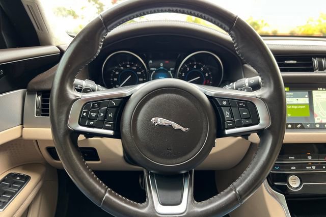 Used 2020 Jaguar XF Prestige image 26