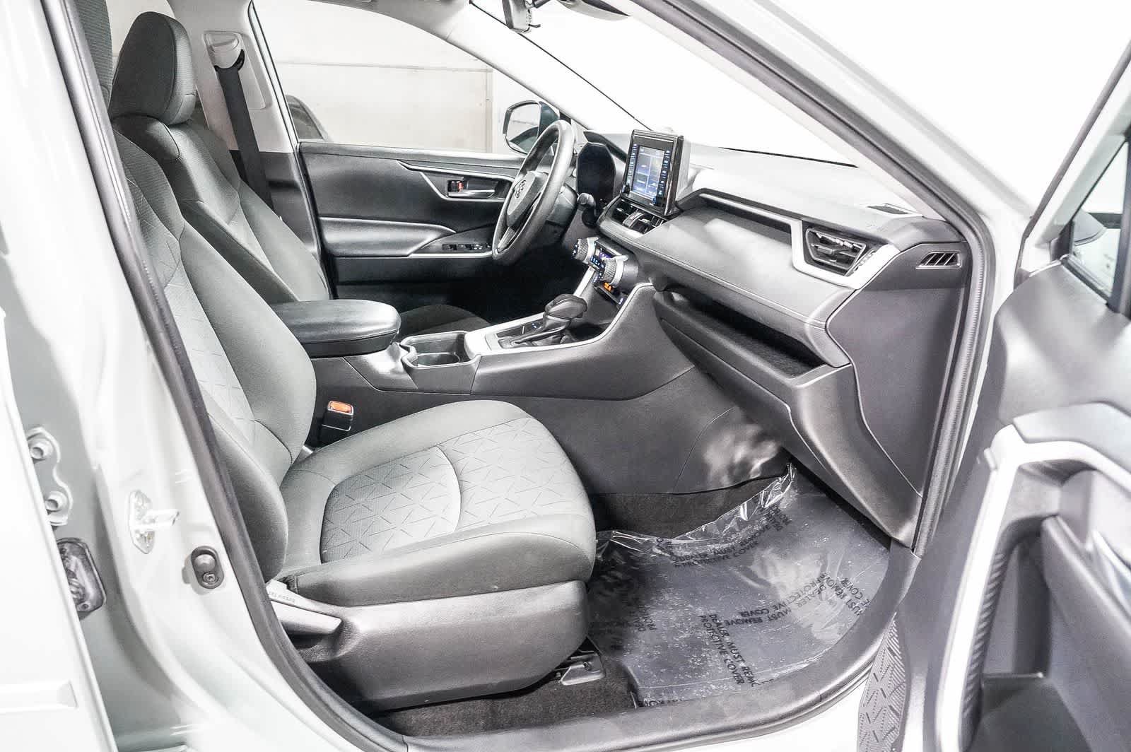 Certified 2021 Toyota RAV4 XLE FWD image 17