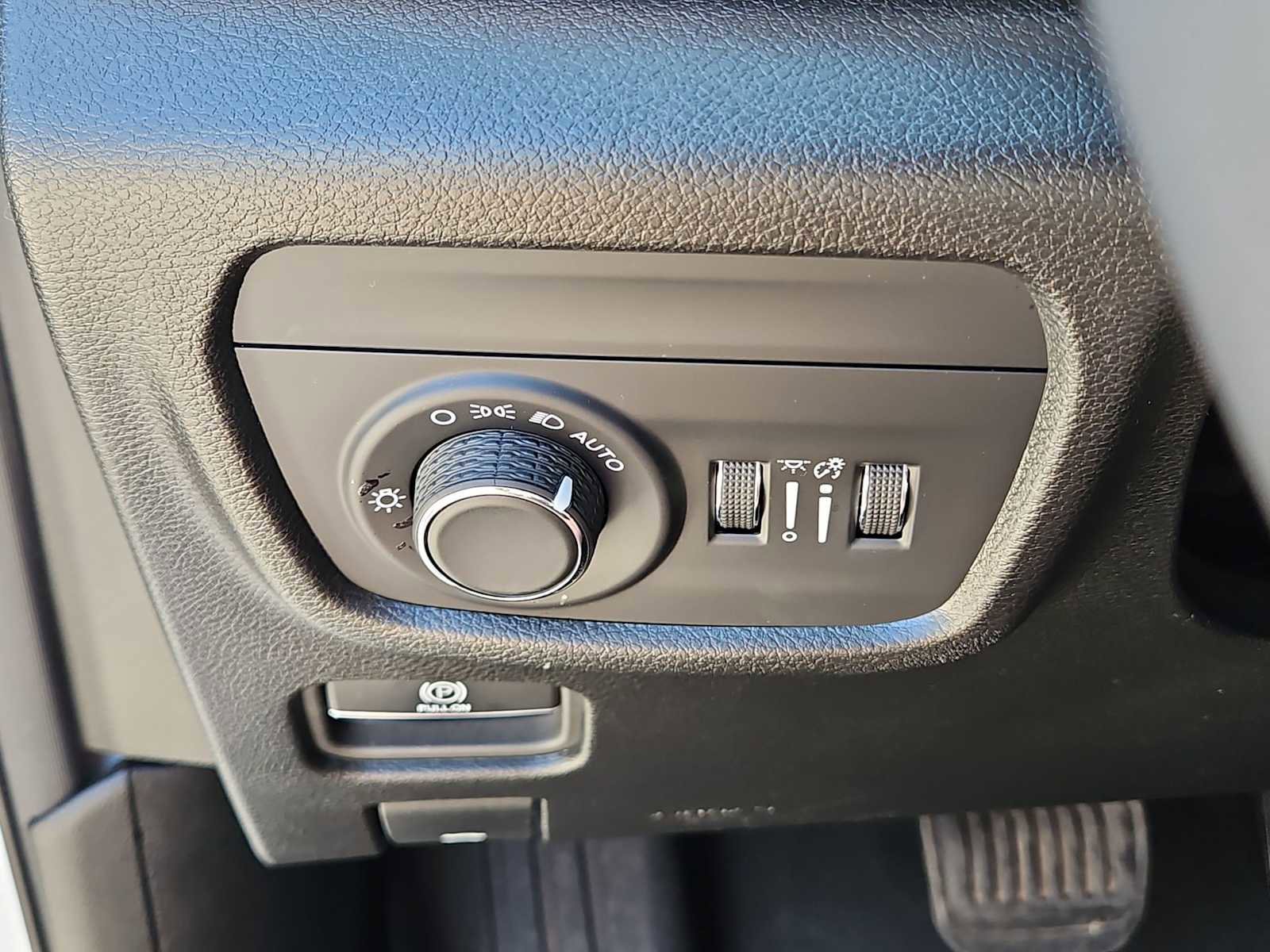 Used 2024 Jeep Grand Cherokee Altitude AWD/4WD image 21