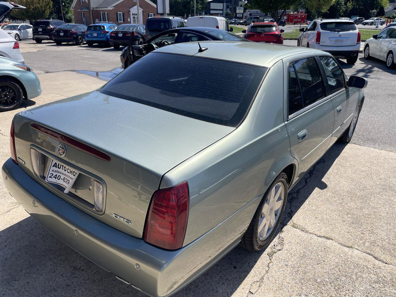 Used 2005 Cadillac De Ville DTS w/ Equipment Group FWD image 28