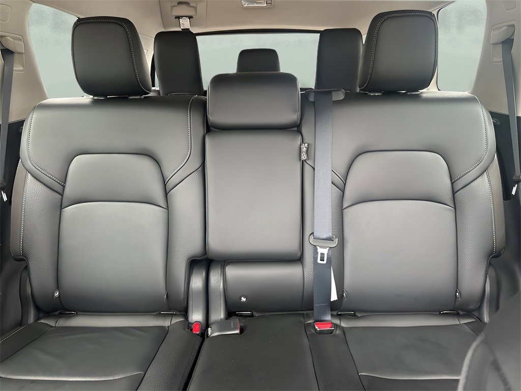 Used 2025 Nissan Pathfinder SL image 11