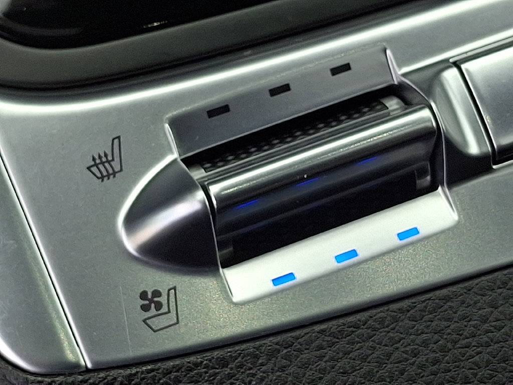 Used 2025 Kia Carnival SX w/ SX Dark Edition Package FWD image 25