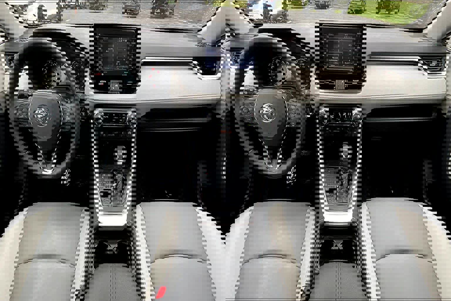 Used 2021 Toyota RAV4 XLE Premium AWD/4WD image 16