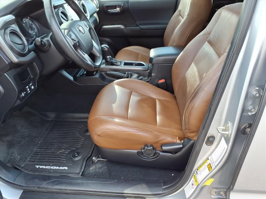 Used 2017 Toyota Tacoma TRD Off-Road image 13