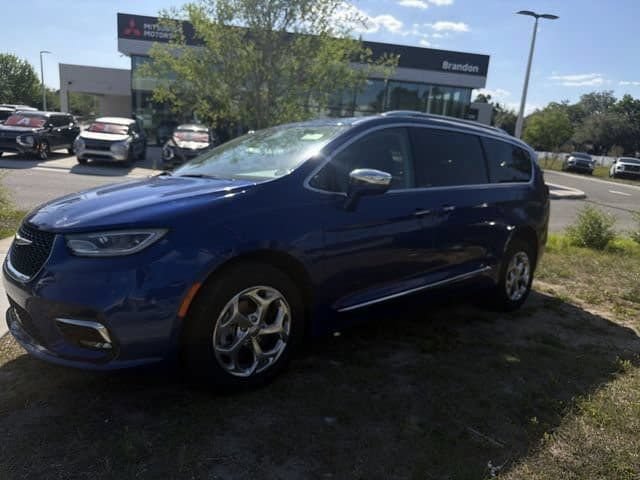 Used 2021 Chrysler Pacifica Limited AWD/4WD image 16