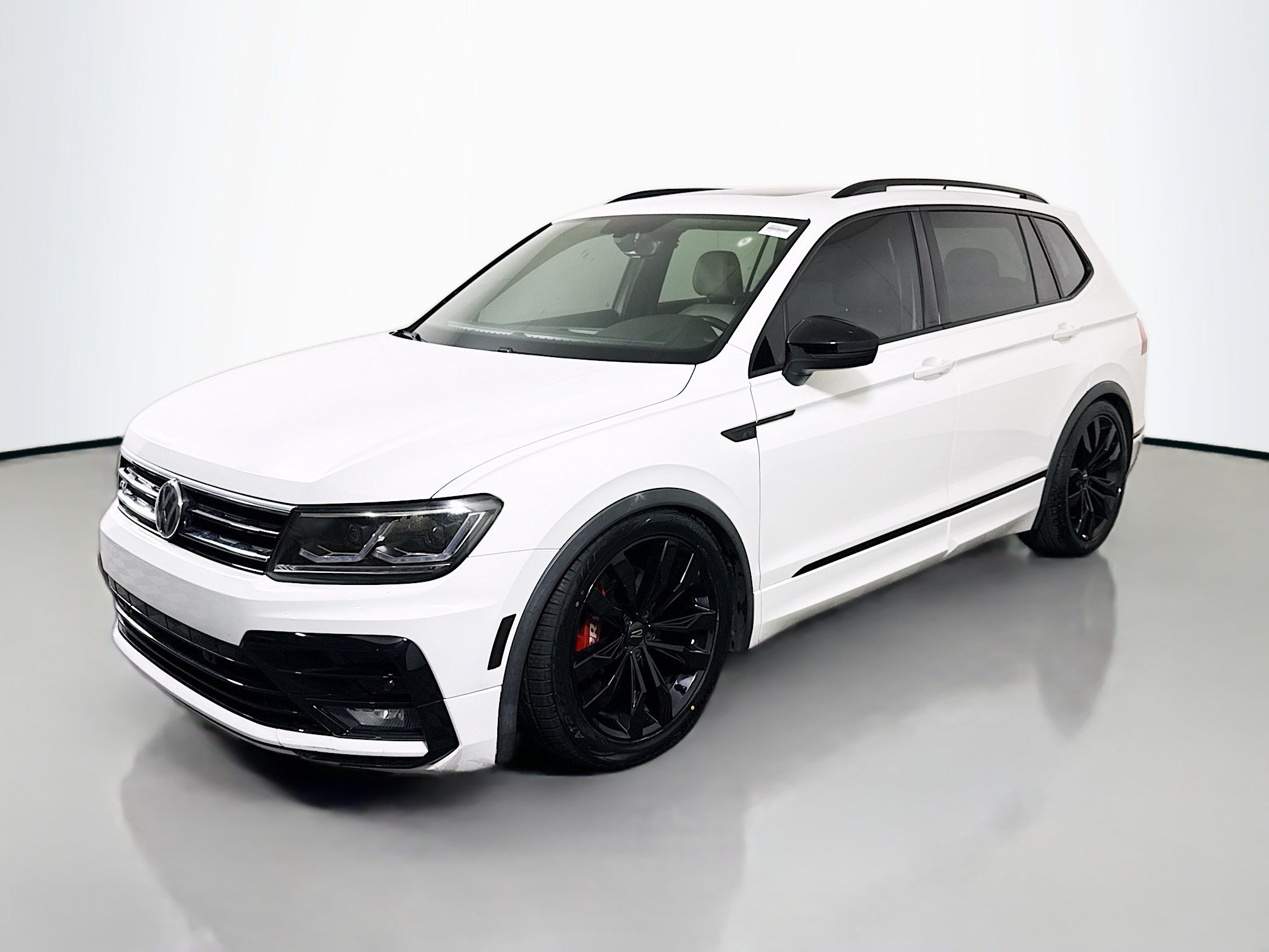 Used 2021 Volkswagen Tiguan SE R-Line FWD image 4