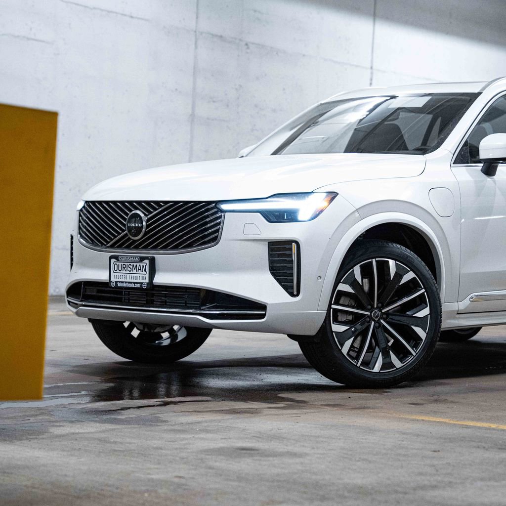 New 2026 Volvo XC90 T8 Plus w/ Protection Package Premier AWD/4WD image 2