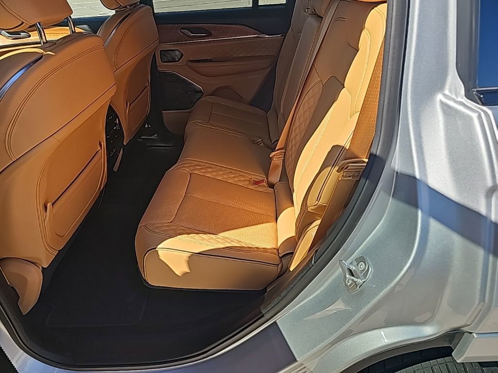 Certified 2025 Jeep Grand Cherokee Summit AWD/4WD image 20