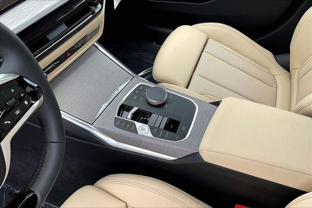 Used 2026 BMW 330i xDrive Sedan w/ Premium Package AWD/4WD image 18