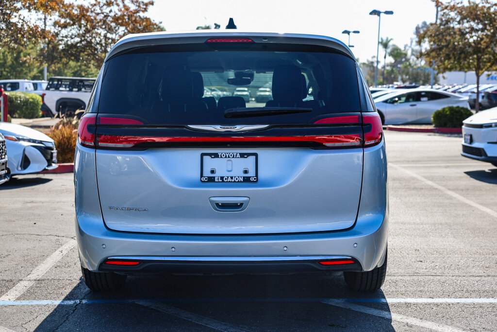 Used 2024 Chrysler Pacifica Touring-L FWD image 24