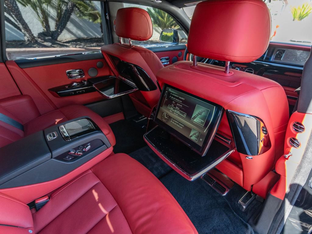 Used 2019 Rolls-Royce Phantom Sedan image 11