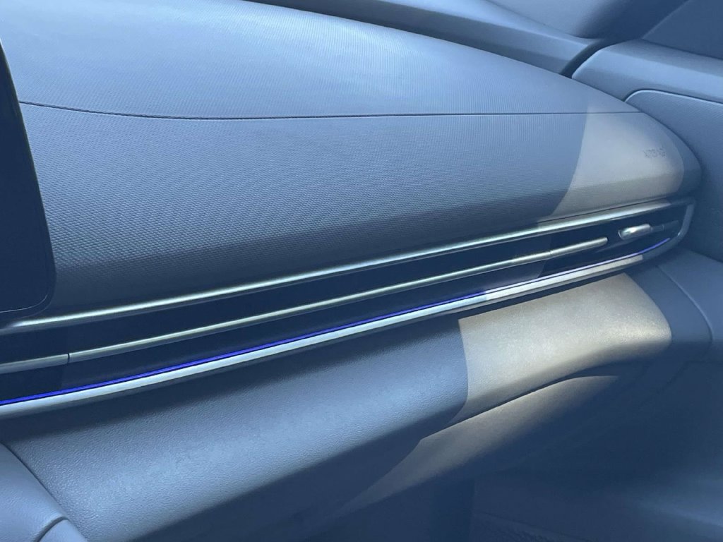 Certified 2024 Hyundai Elantra SEL FWD image 31