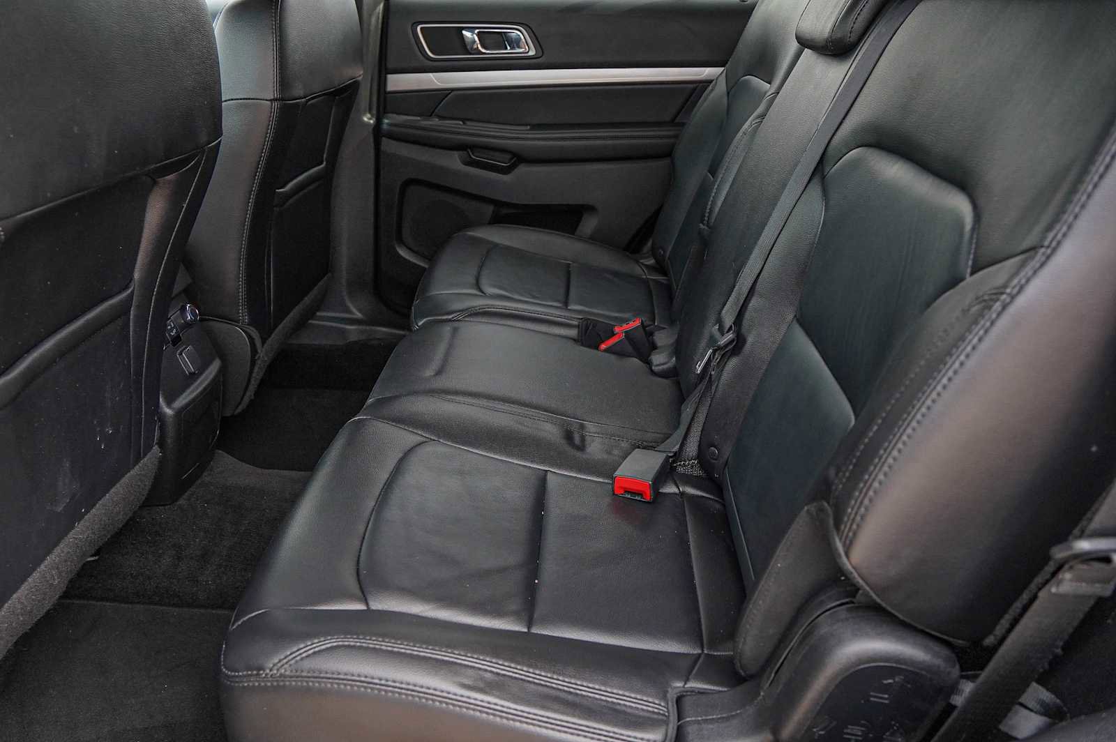 Used 2017 Ford Explorer XLT w/ Equipment Group 202A image 29