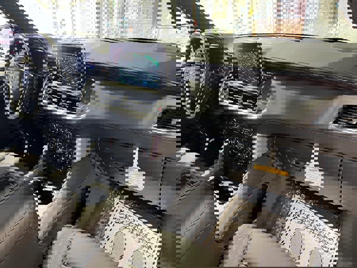 Used 2024 Chevrolet Suburban Z71 image 43