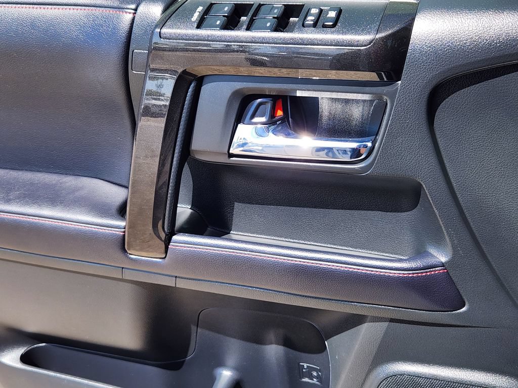 Used 2019 Toyota 4Runner TRD Off-Road Premium AWD/4WD image 6