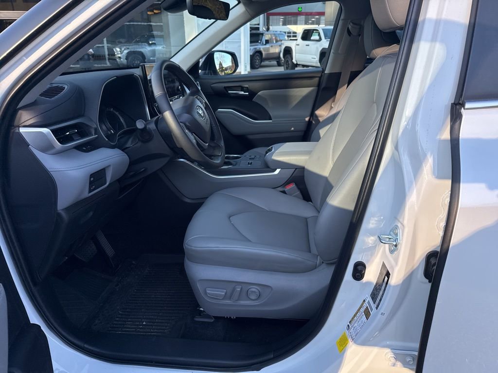 Used 2026 Toyota Highlander XLE image 21