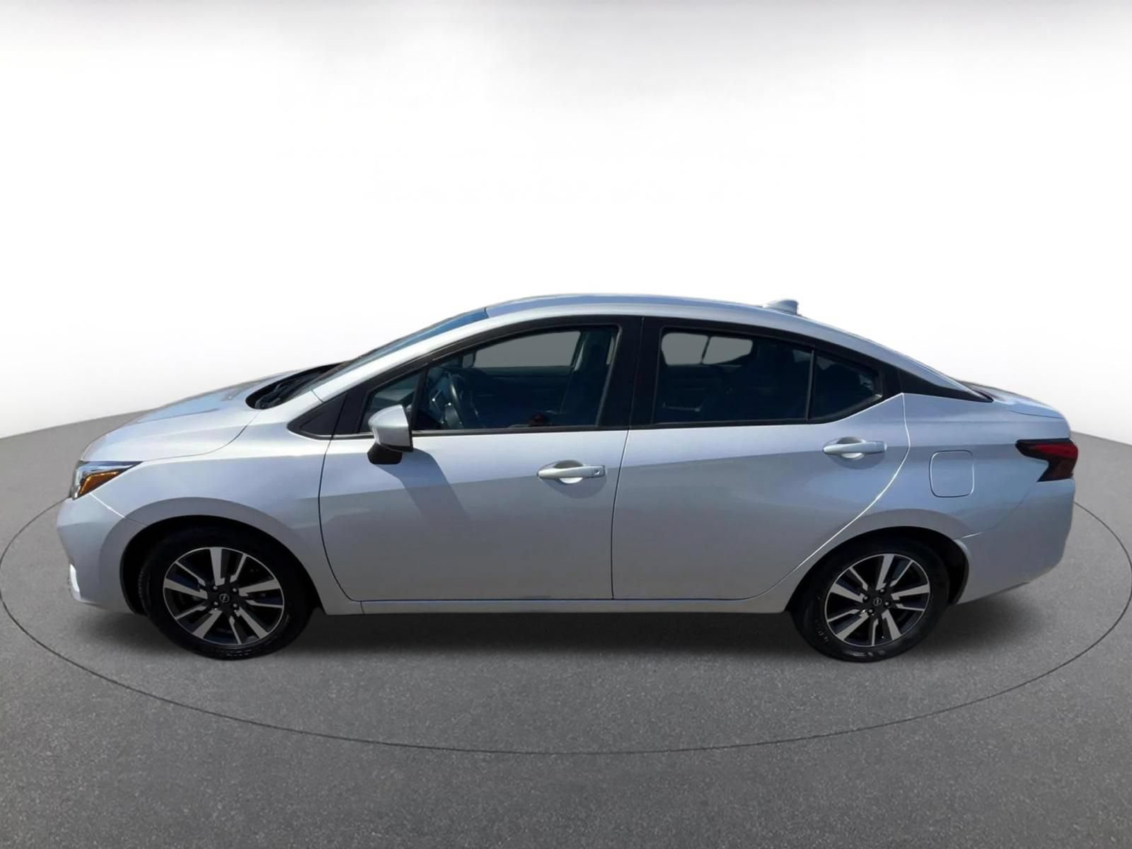Used 2025 Nissan Versa SV FWD image 8