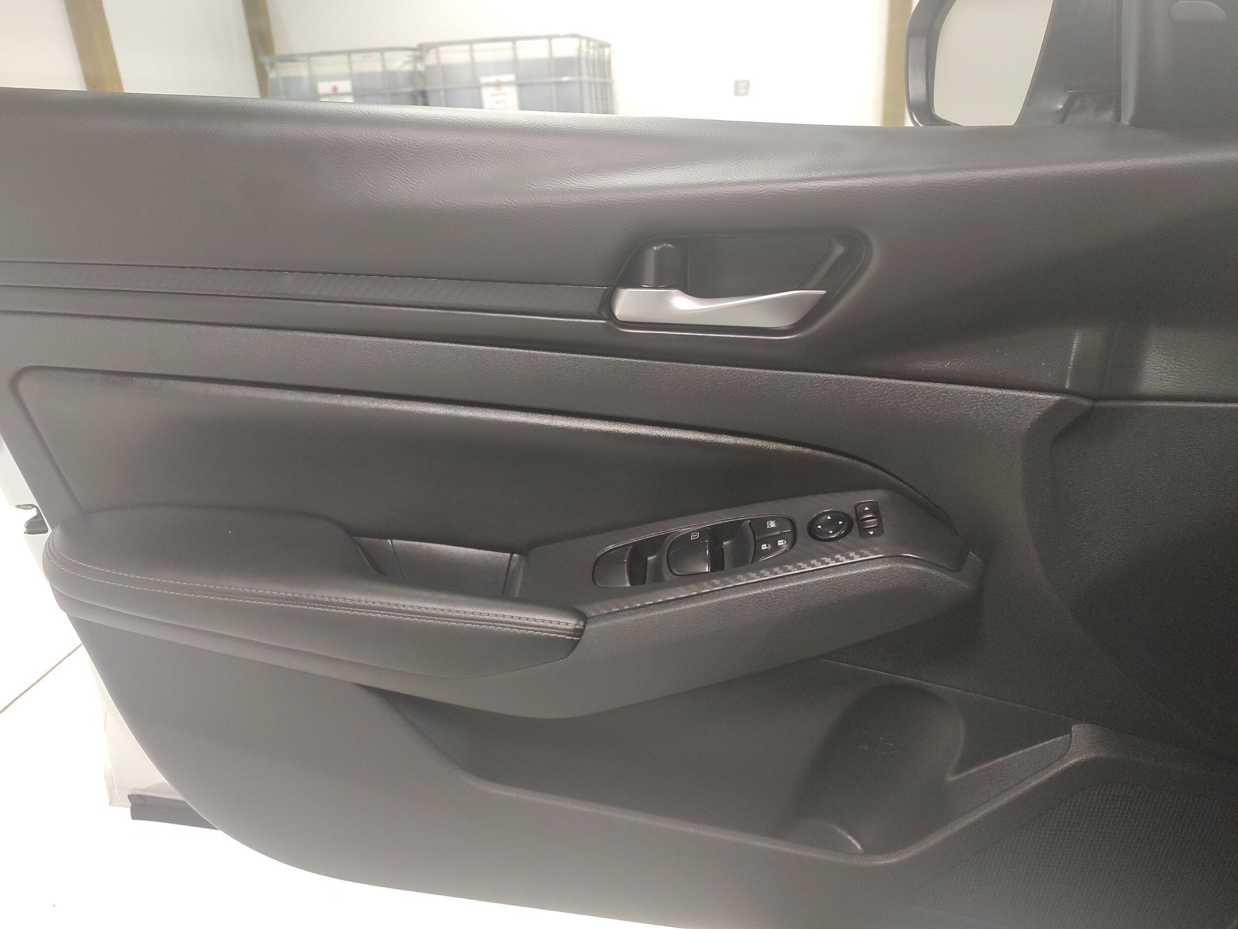 Used 2025 Nissan Altima 2.5 SV FWD image 9