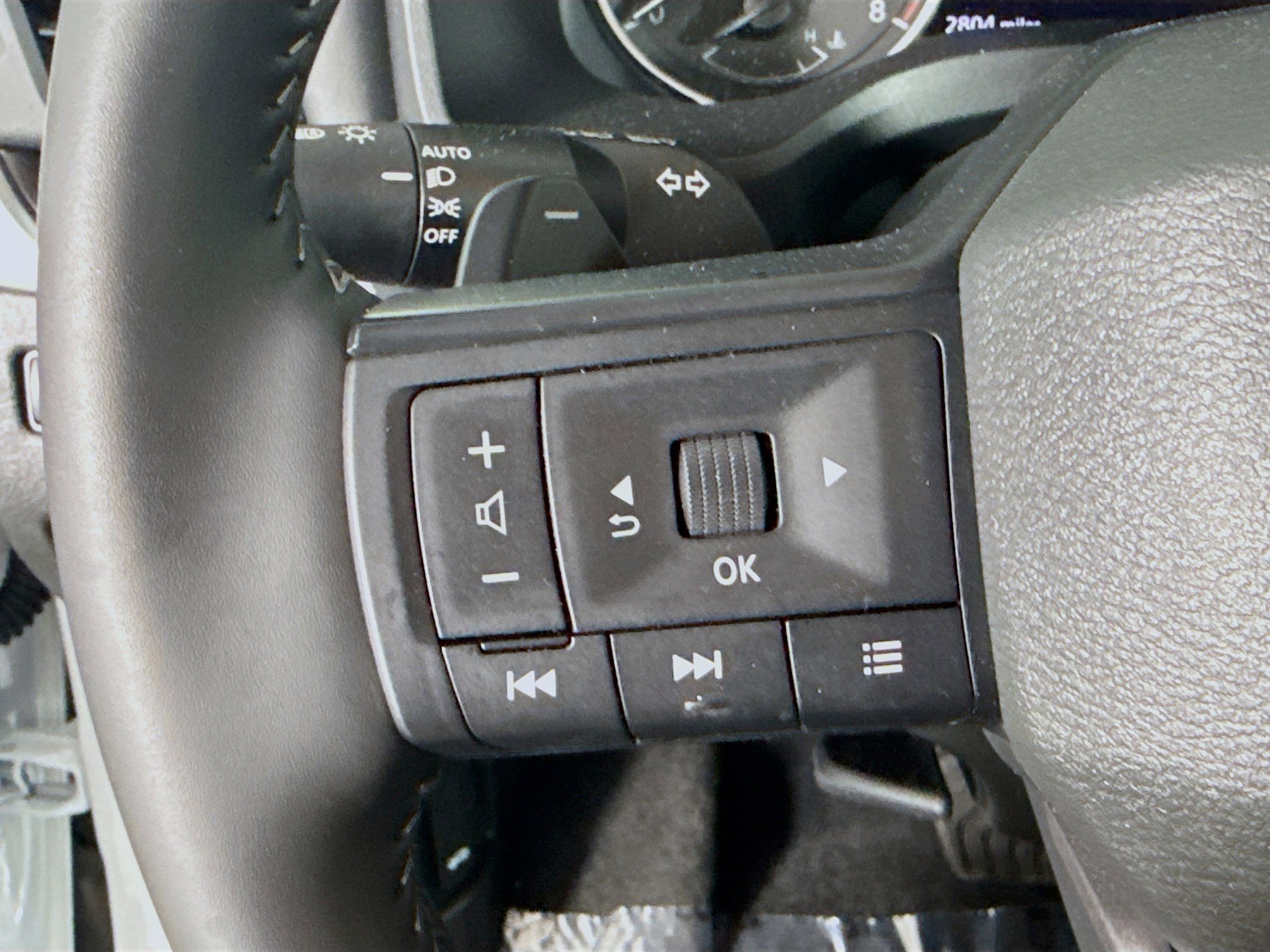 Used 2026 Nissan Rogue SV image 14