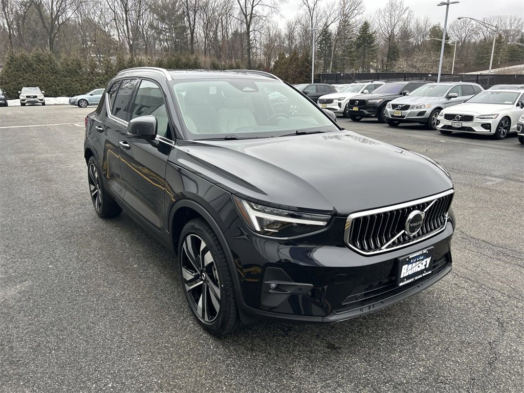 New 2025 Volvo XC40 B5 Ultra w/ Climate Package image 2