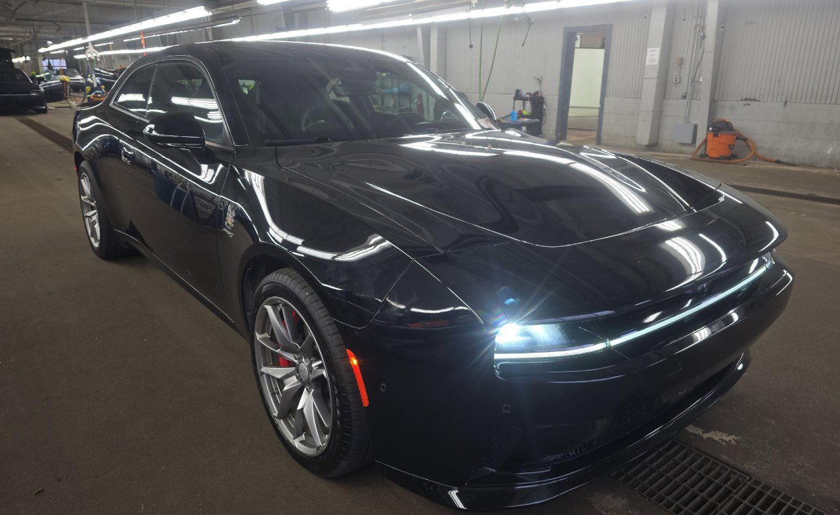 Used 2024 Dodge Charger Daytona Scat Pack w/ Plus Group AWD/4WD image 2