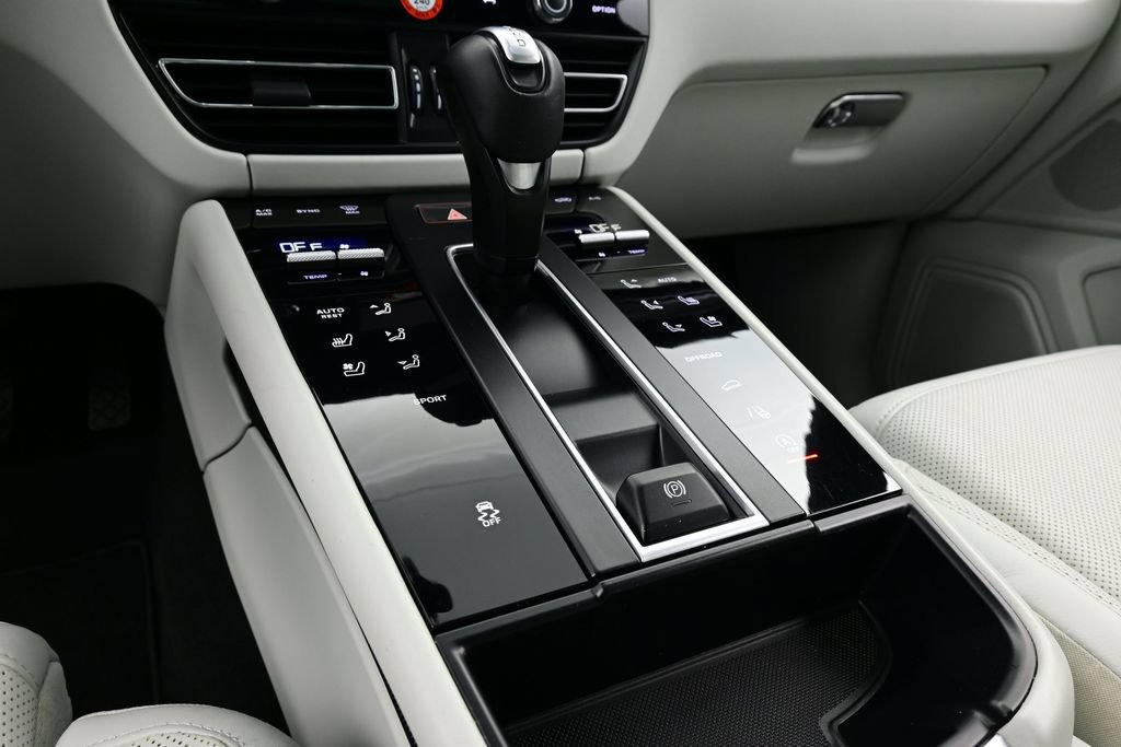 Certified 2023 Porsche Macan AWD/4WD image 11