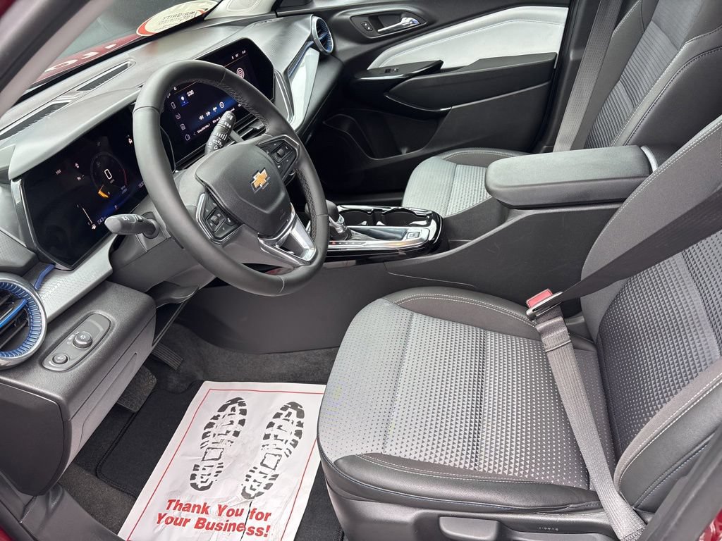 Used 2025 Chevrolet Trax LT w/ LT Convenience Package FWD image 16