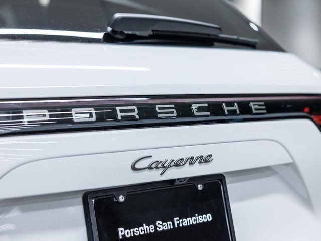 Certified 2023 Porsche Cayenne Platinum Edition w/ Premium Package Plus image 20
