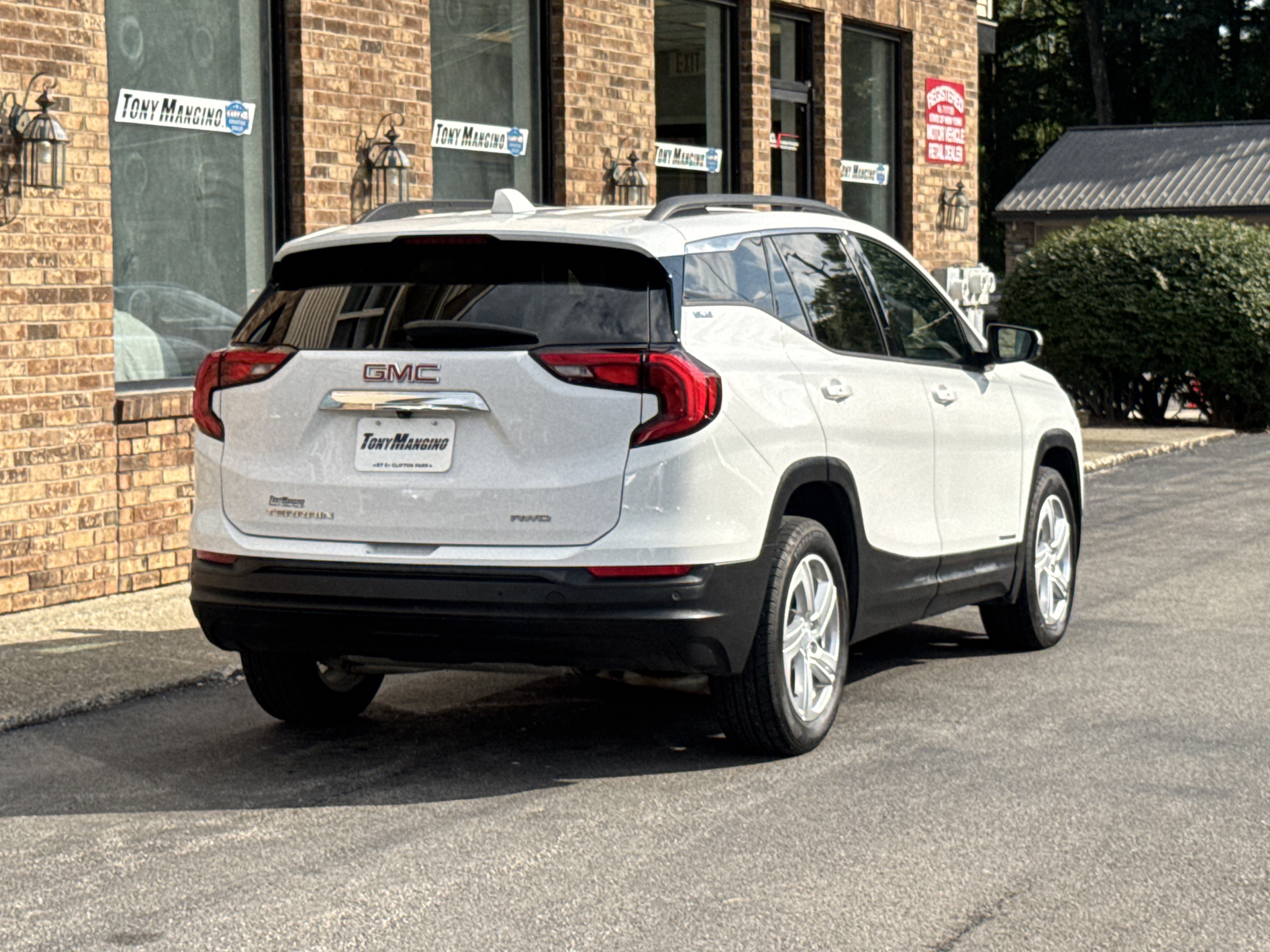 Used 2019 GMC Terrain SLE w/ Driver Convenience Package AWD/4WD image 5