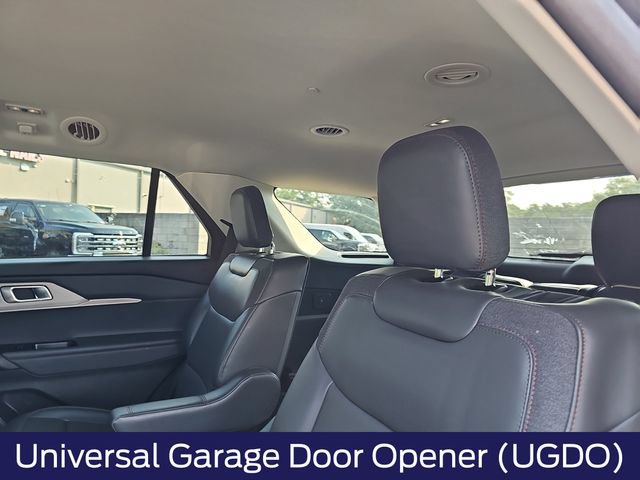 Certified 2025 Ford Explorer Active w/ Active Comfort Package RWD image 17