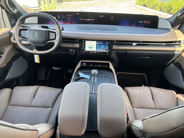 New 2025 Lincoln Navigator L Black Label image 25