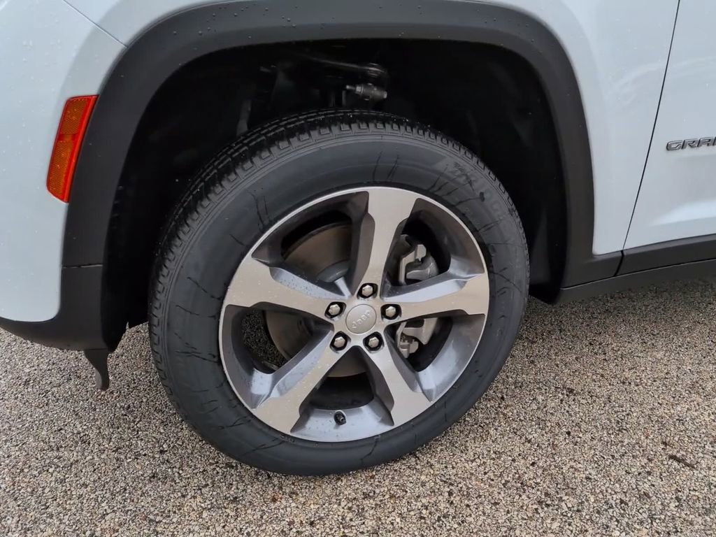 New 2026 Jeep Grand Cherokee L Limited AWD/4WD image 16