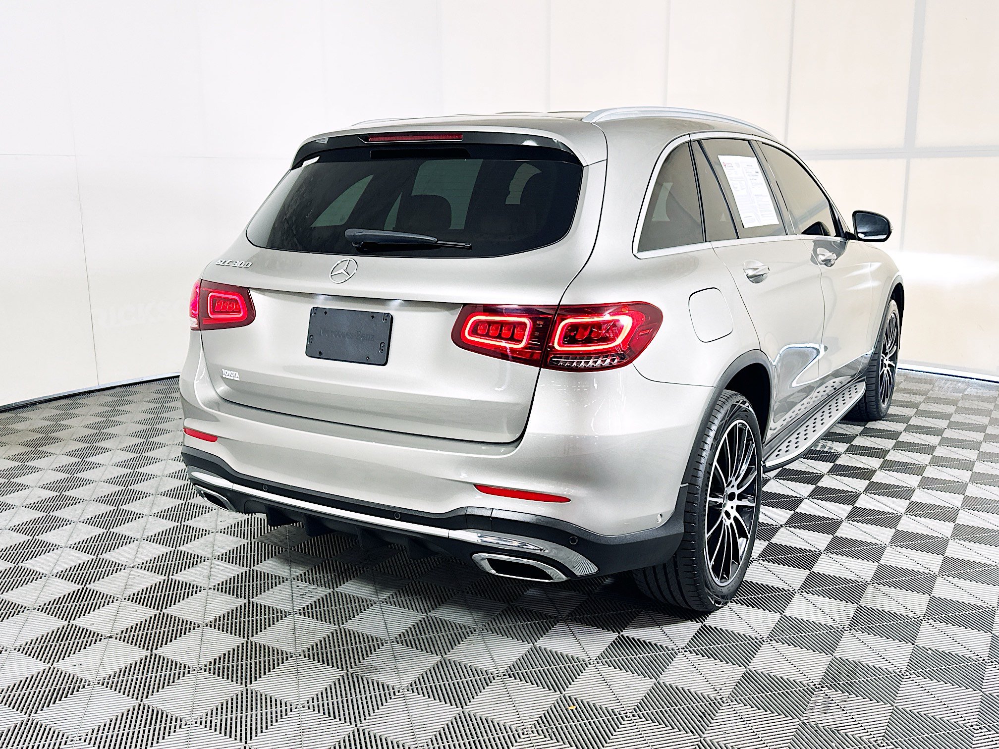 Used 2020 Mercedes-Benz GLC 300 image 3