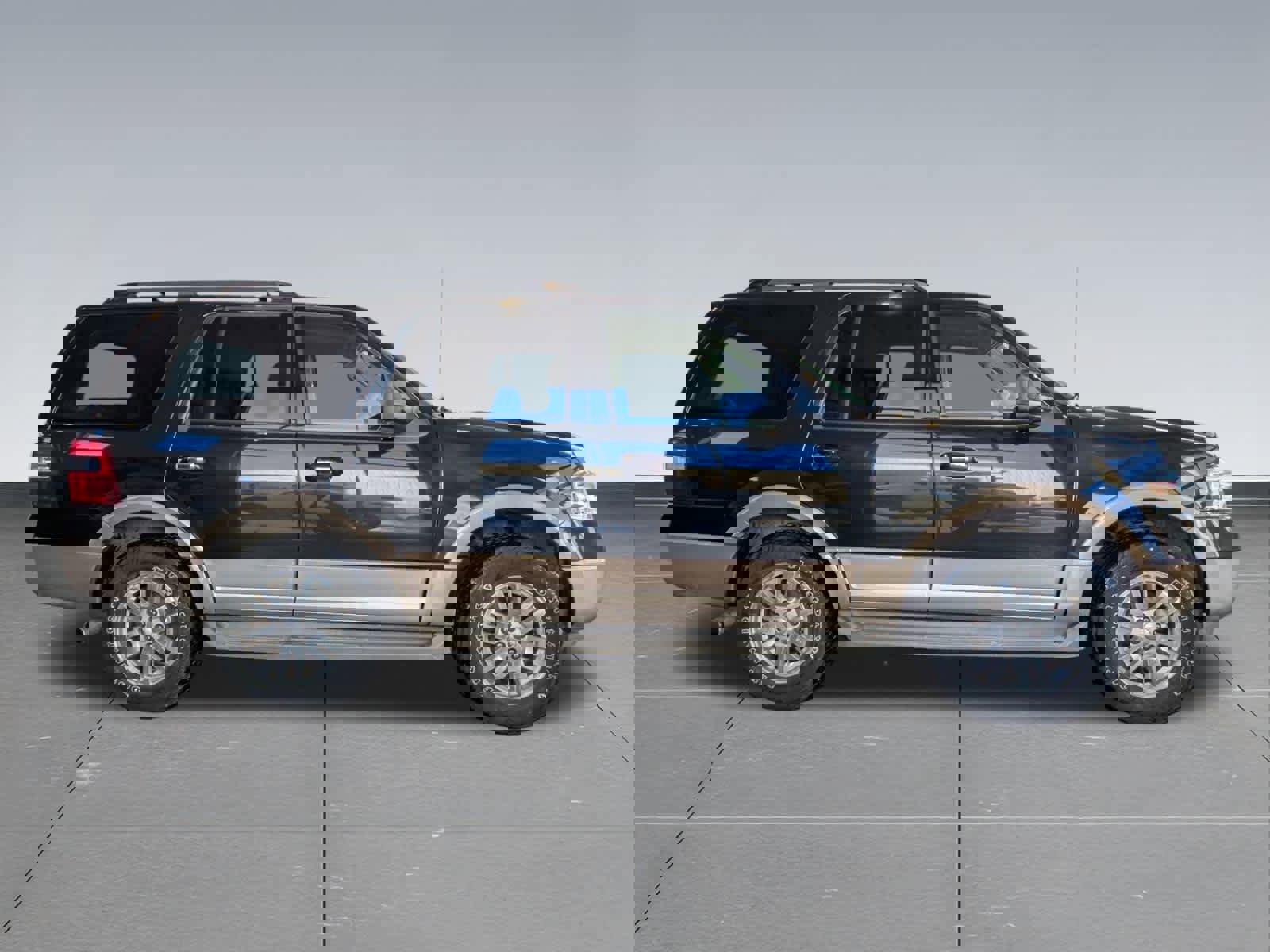 Used 2014 Ford Expedition XLT w/ Equipment Group 202A image 7