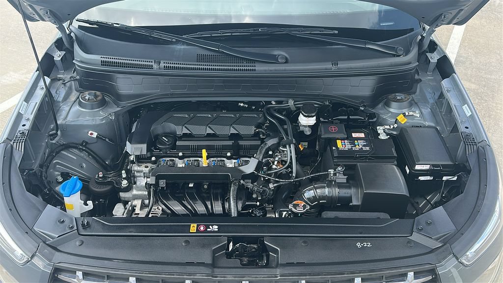 Used 2025 Hyundai Venue SEL FWD image 3