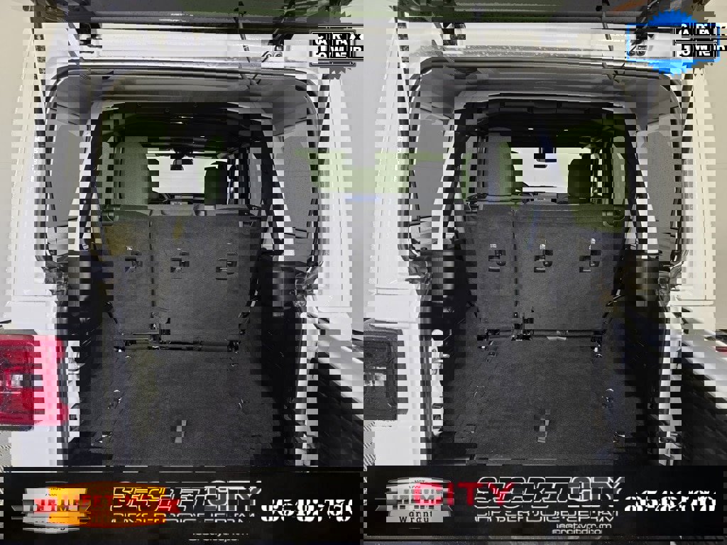 Used 2024 Jeep Wrangler Sahara image 28