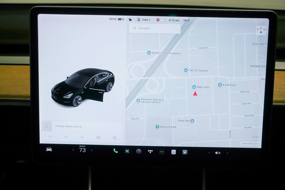 Used 2018 Tesla Model 3 Mid Range RWD image 13