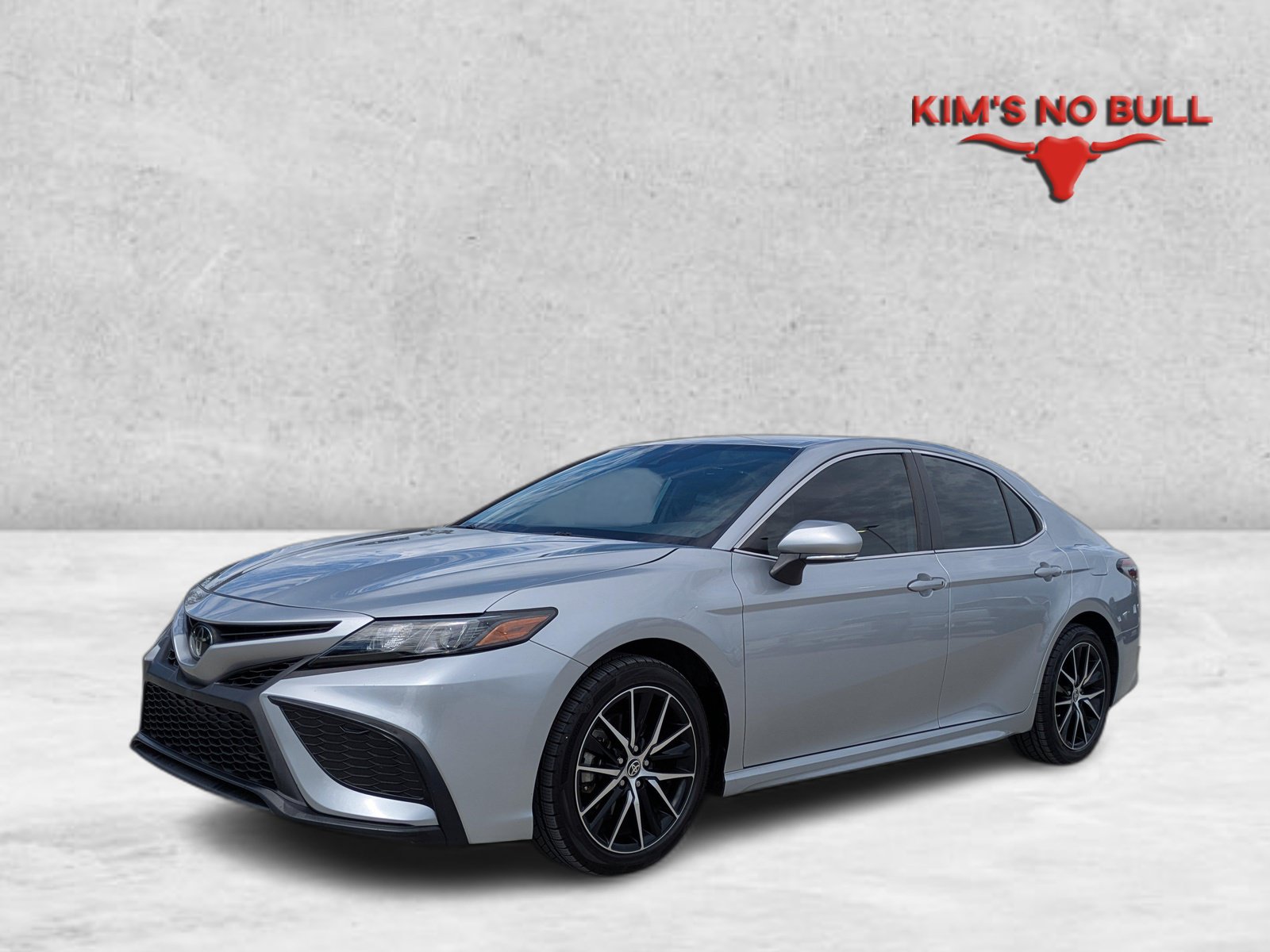 Used 2024 Toyota Camry SE FWD image 1