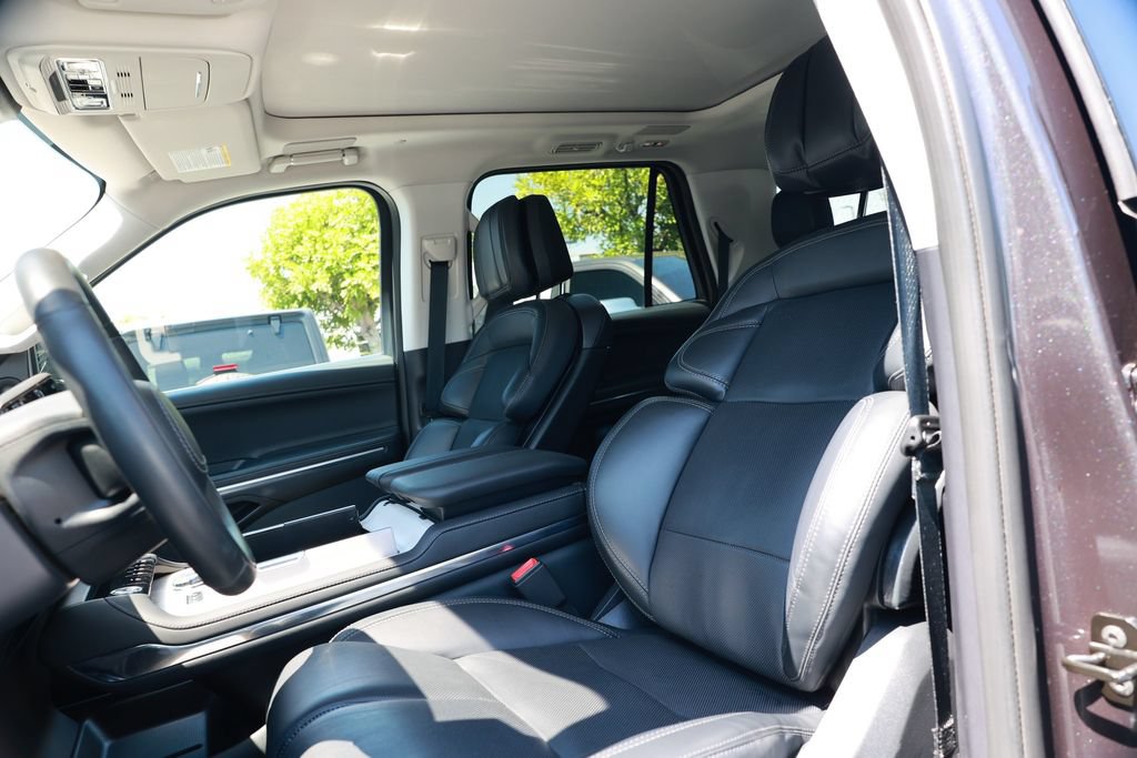 Used 2025 Lincoln Navigator Reserve AWD/4WD image 18