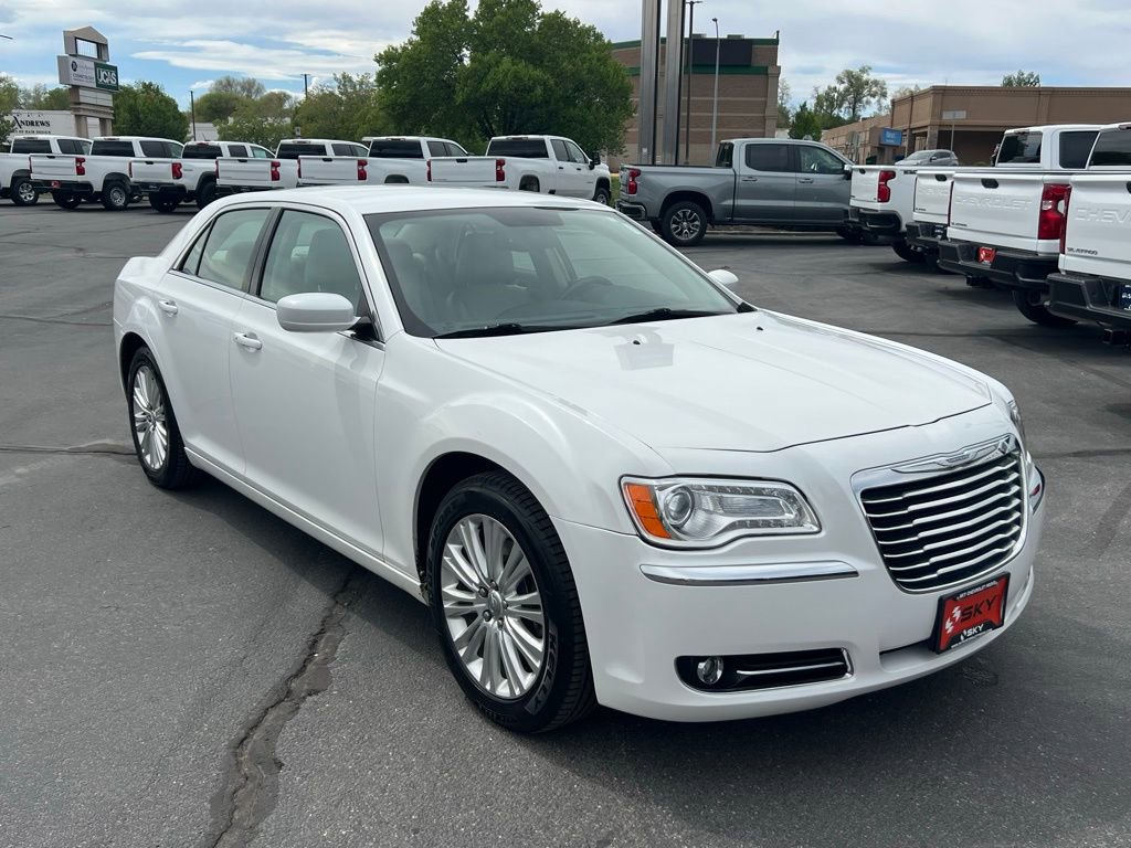 Used 2013 Chrysler 300 AWD w/ Driver Convenience Group image 8