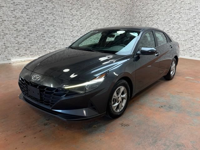Used 2021 Hyundai Elantra SE FWD image 3