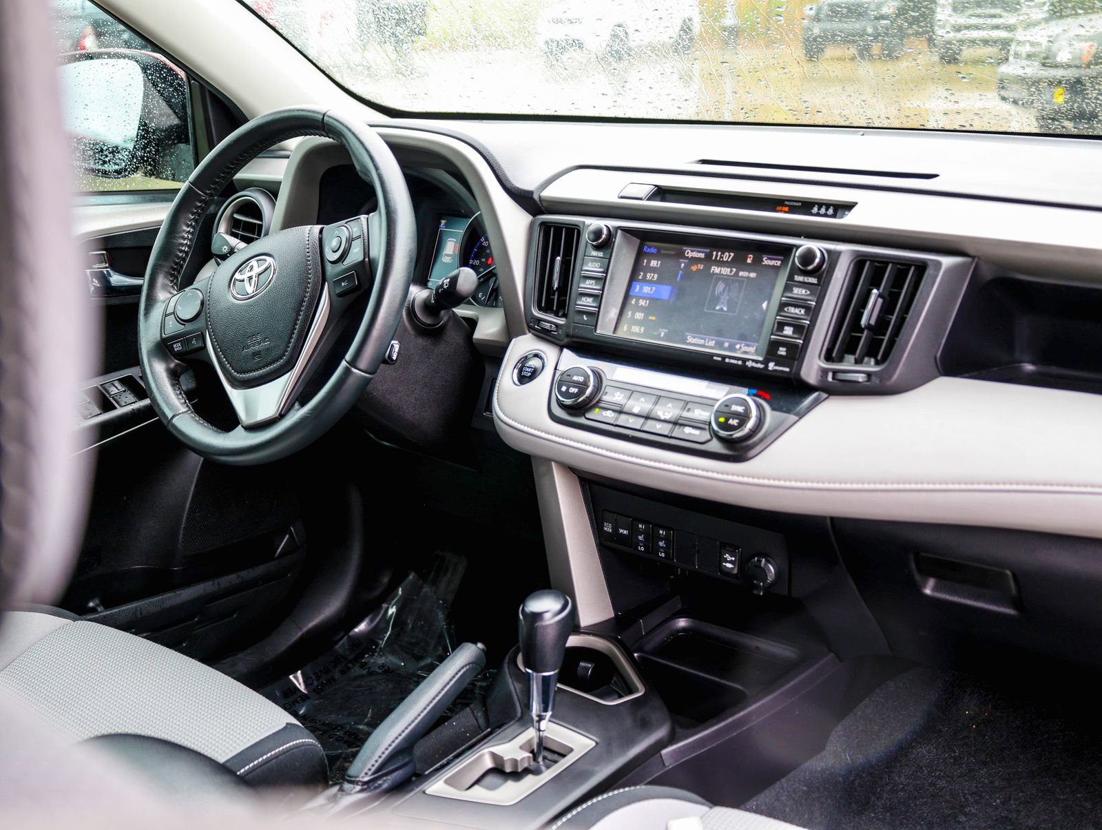 Used 2018 Toyota RAV4 XLE FWD image 10