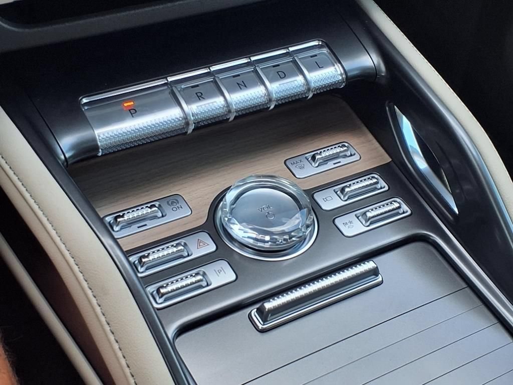 New 2025 Lincoln Nautilus Reserve w/ Jet Appearance Package AWD/4WD image 23