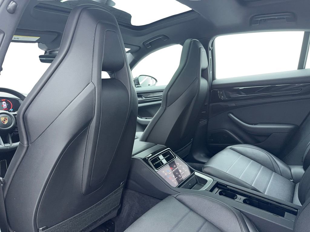 Used 2025 Porsche Panamera w/ Premium Package image 32
