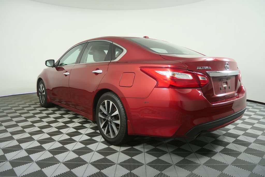 Used 2016 Nissan Altima 2.5 SV w/ Convenience Package FWD image 5