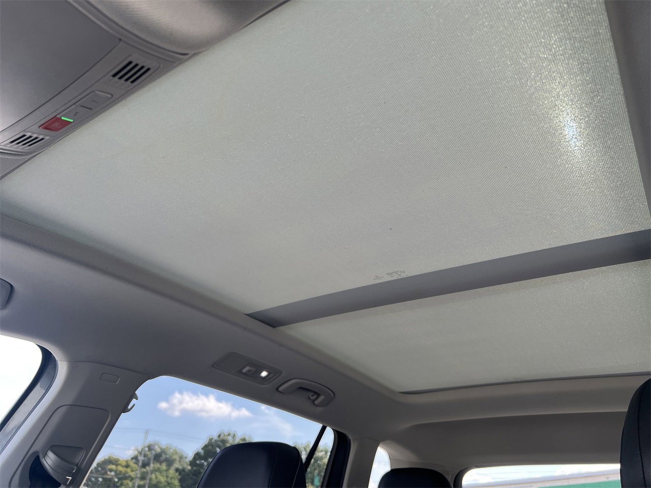 Used 2023 Volkswagen Tiguan SE image 4