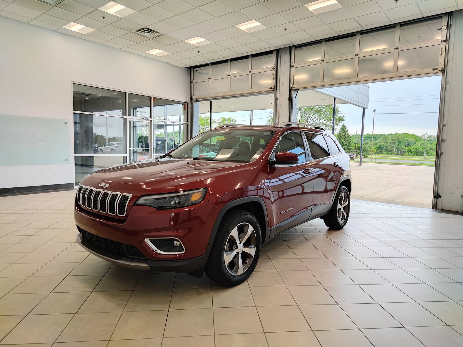 Used 2020 Jeep Cherokee Limited AWD/4WD image 7