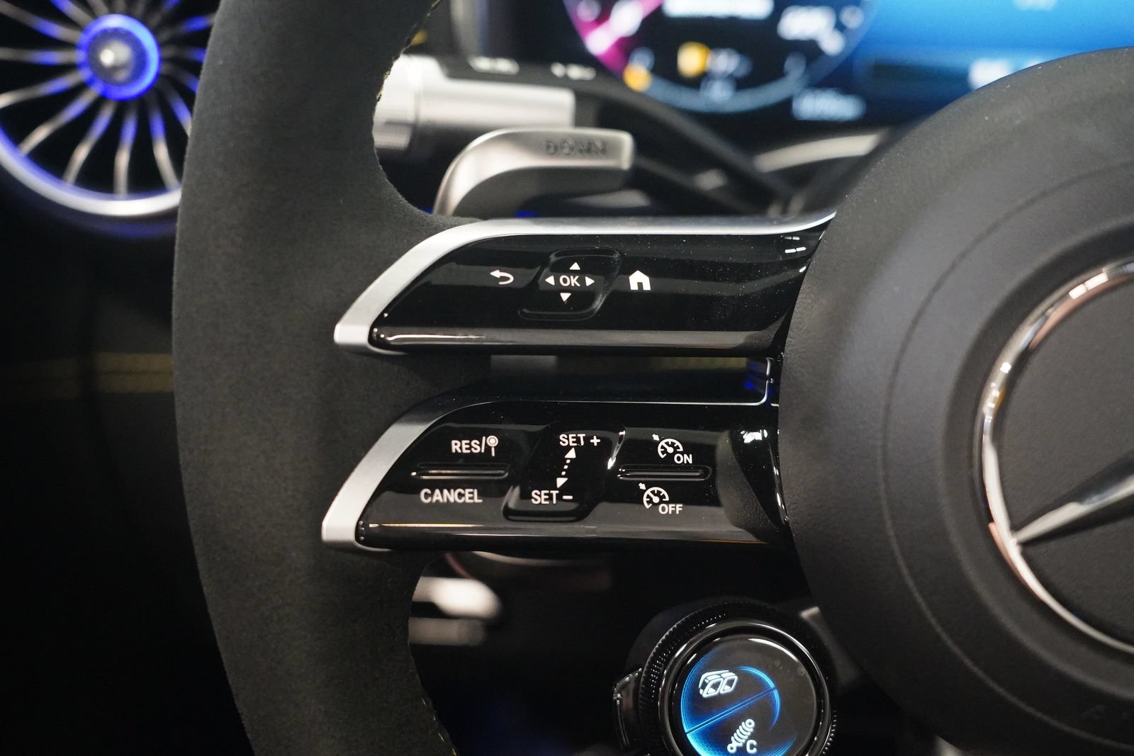 Certified 2025 Mercedes-Benz SL 63 AMG 4MATIC image 19