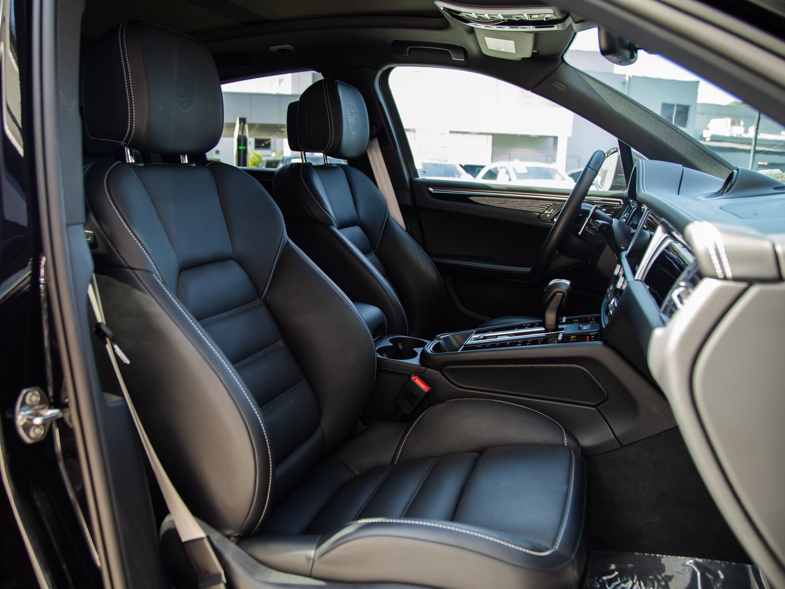 Certified 2026 Porsche Macan AWD/4WD image 23