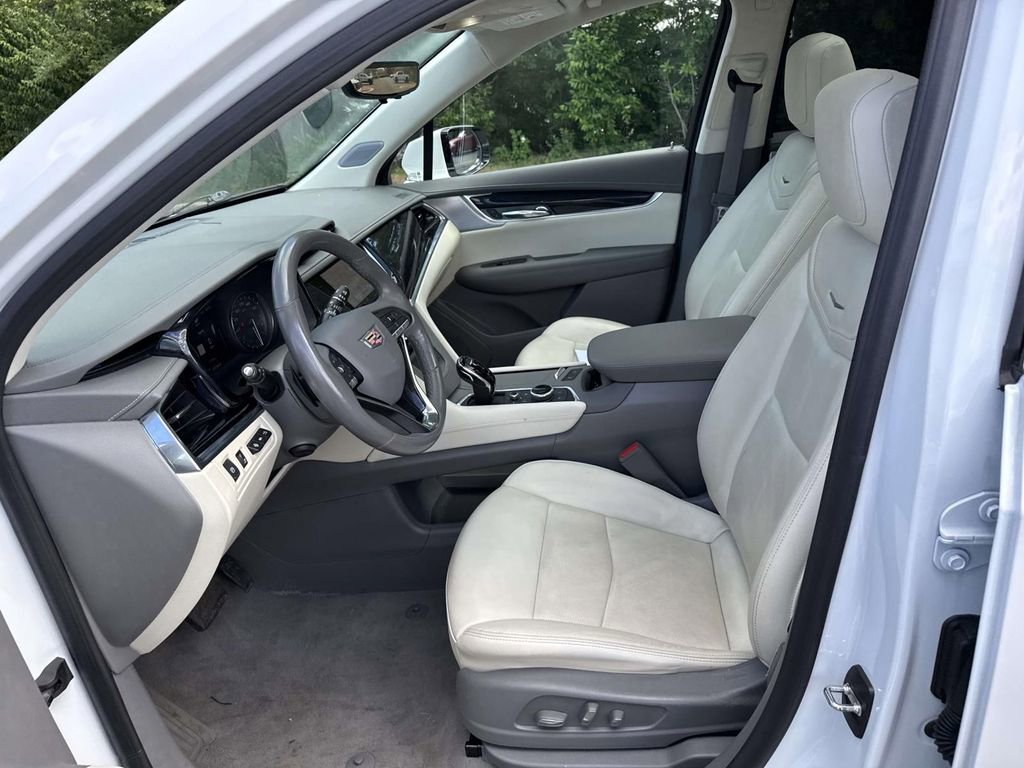 Used 2023 Cadillac XT6 Premium Luxury w/ Technology Package AWD/4WD image 6